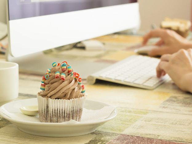 Snacking cakes at the workplace