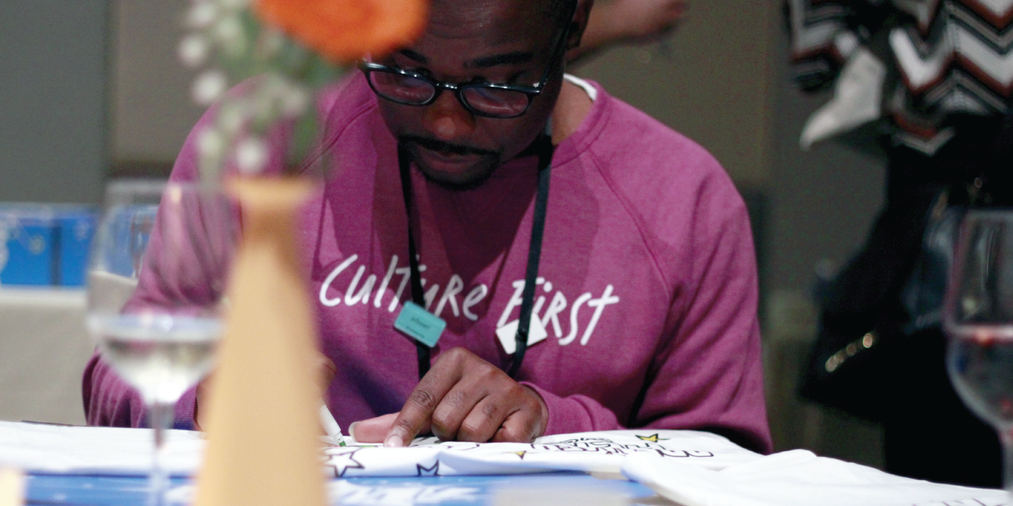 DeMario Bell, an employee at Culture Amp, volunteers at Culture Amp's 2022 North American offsite.