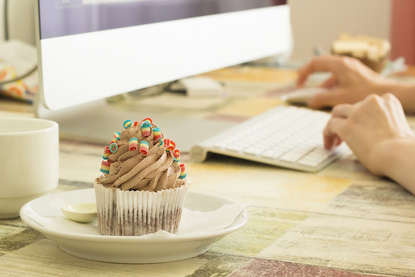 Snacking cakes at the workplace