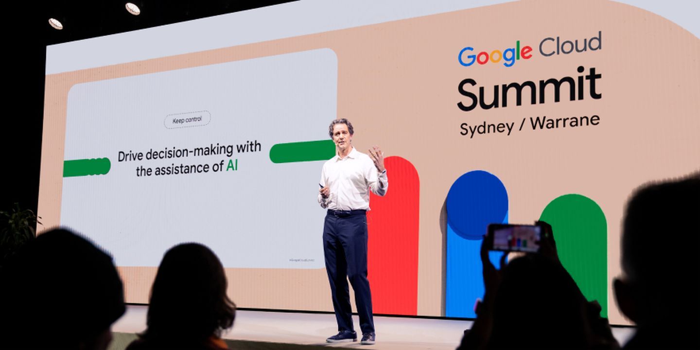 Didier Elzinga, CEO of Culture Amp, presenting on stage at Google Cloud Summit